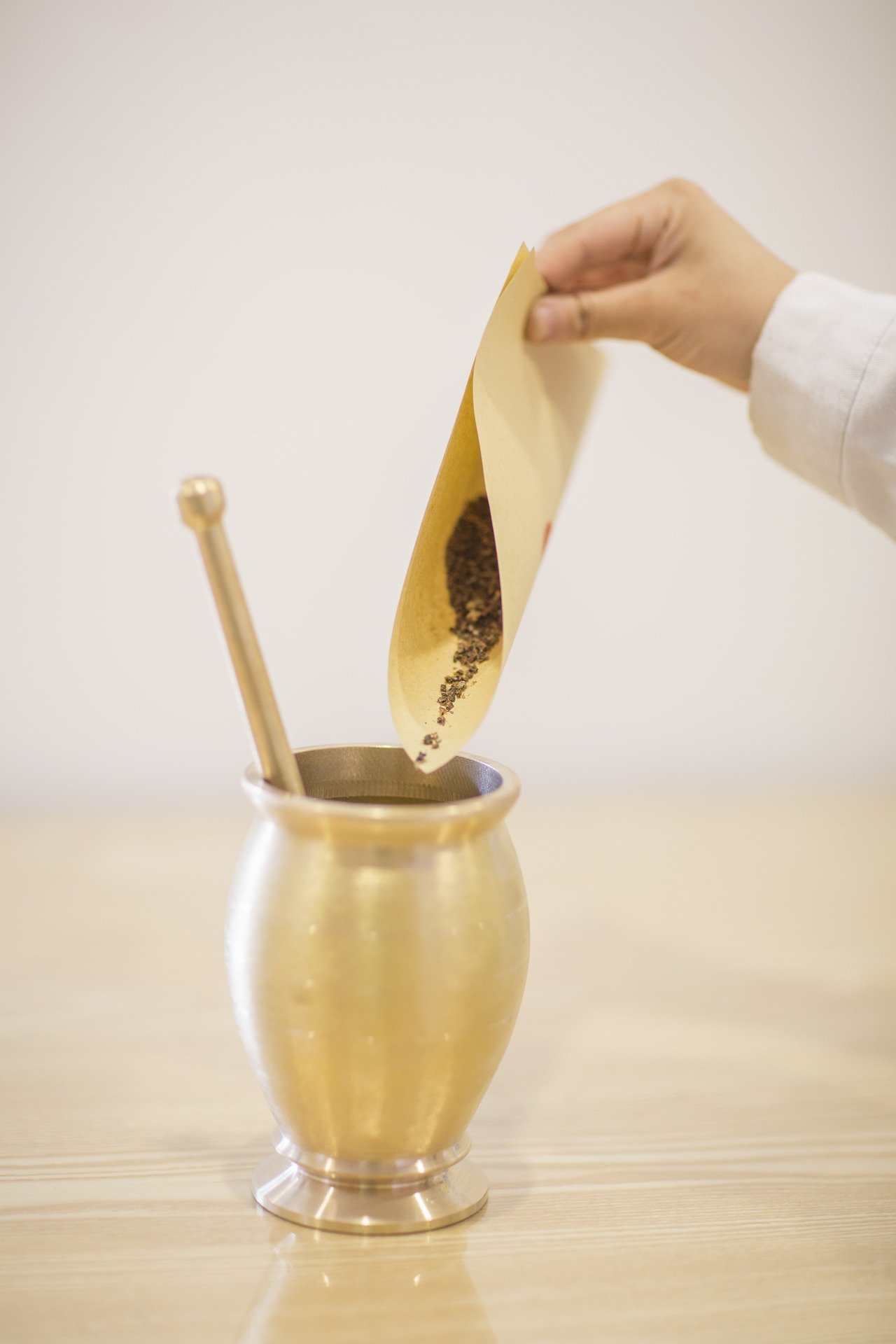皮肤瘙痒的实证类型包括：风痒、湿痒、热痒以及虫痒 中医中药（示意图来源：piaxbay）