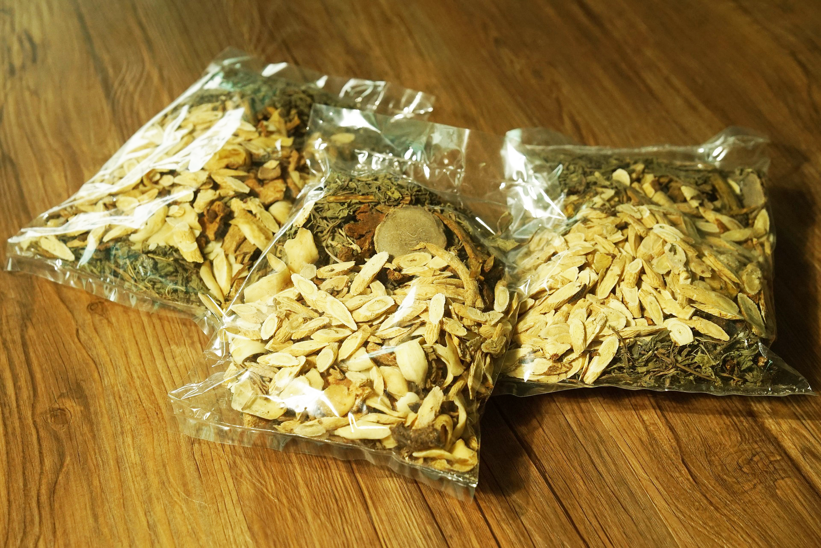 人参和黄芪都是补气的中药，但黄芪补气不易上火，更适合气虚者食用。（图片来源：pixabay）